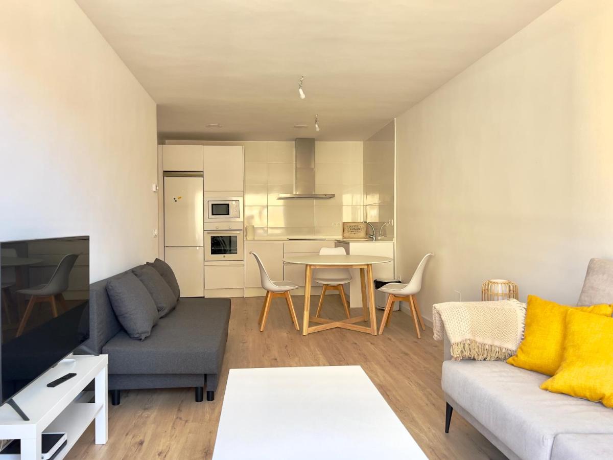 Housing Leon Ana Mogas Con Garaje Apartment Exterior photo
